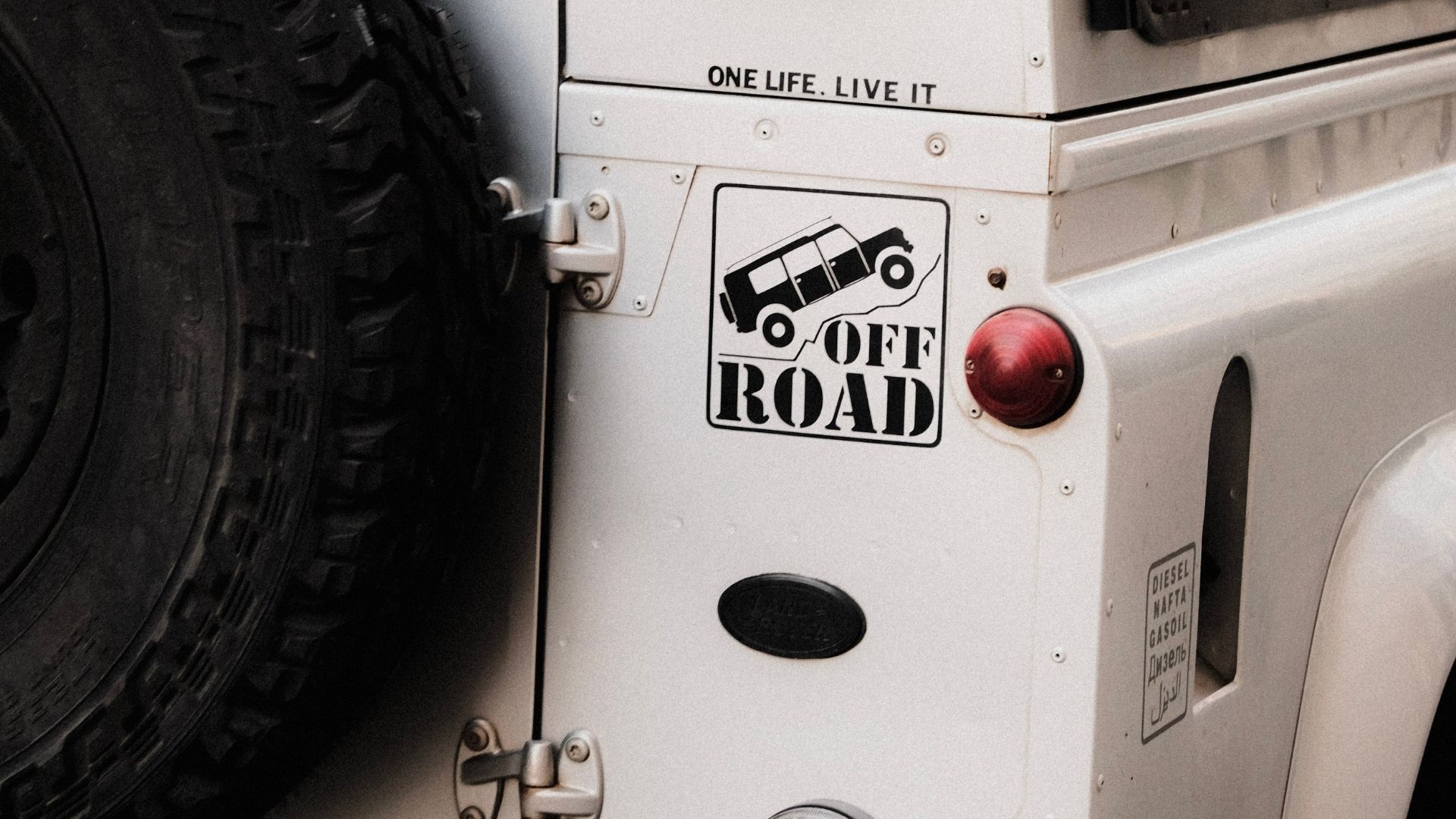 Detailing garage custom decals services